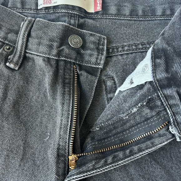 Levi's Women's Black Denim Shorts 505 - Picture 6 of 7